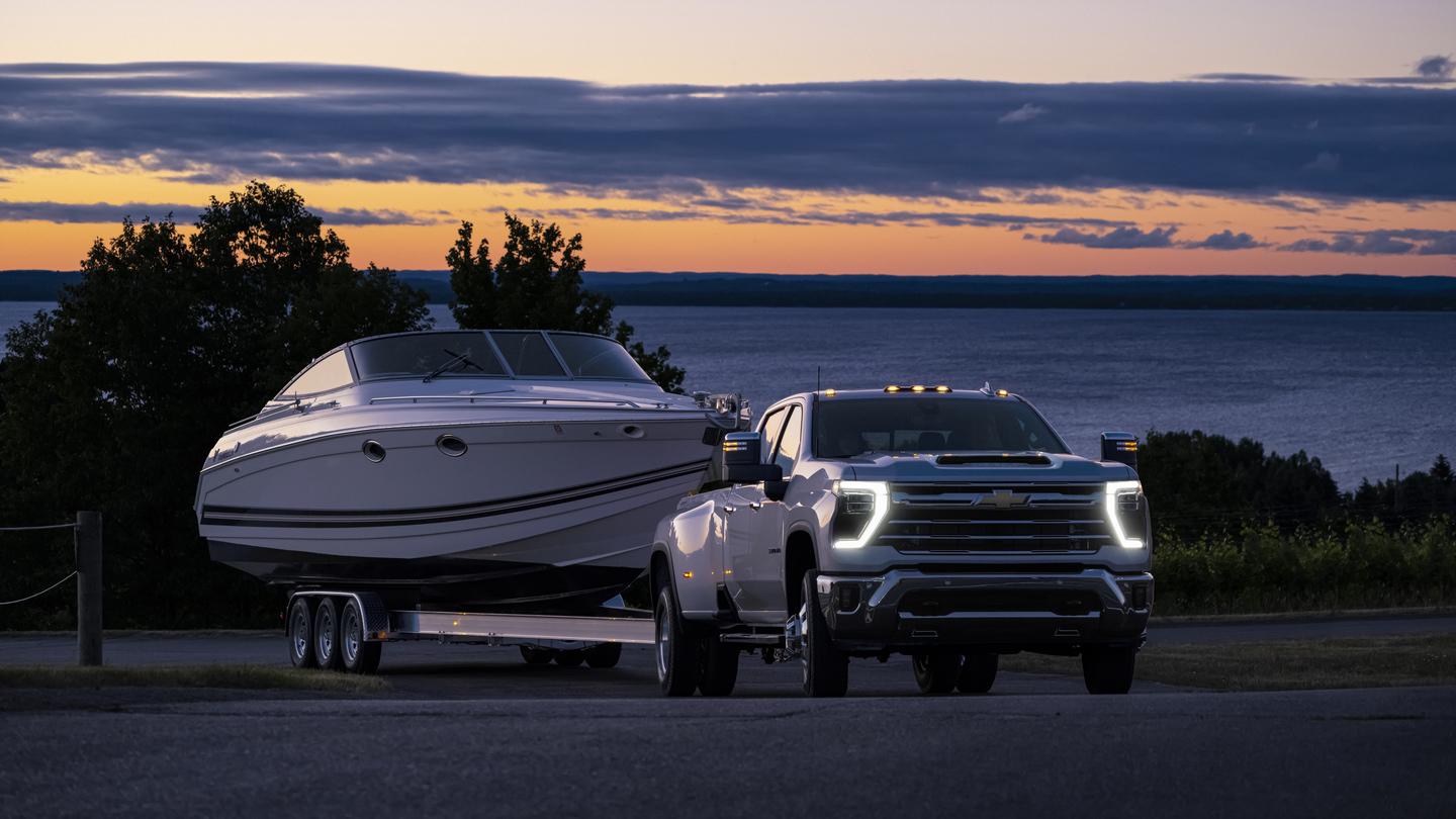 2026 Chevrolet Silverado 3500 HD vs 2026 Ford F-350: 10 Differences That Make Silverado Stand Out in Ontario